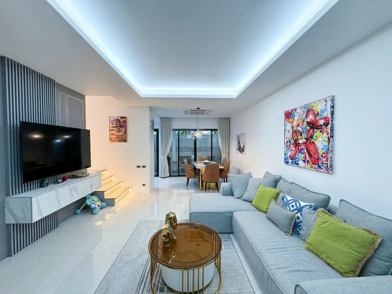 3 bedroom townhouse 5 minutes from Bang Tao Beach, Phuket in Laguna Park
