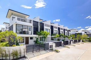 3 bedroom townhouse 5 minutes from Bang Tao Beach, Phuket in Laguna Park