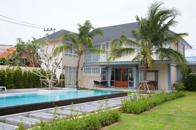 Spacious 10 bedroom villa for rent in Rawai, Phuket