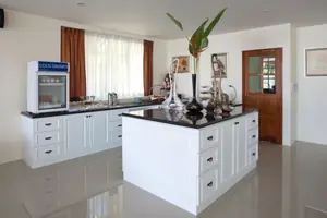 ห้องครัวของคอนโดมิเนียม ในราไวย์
