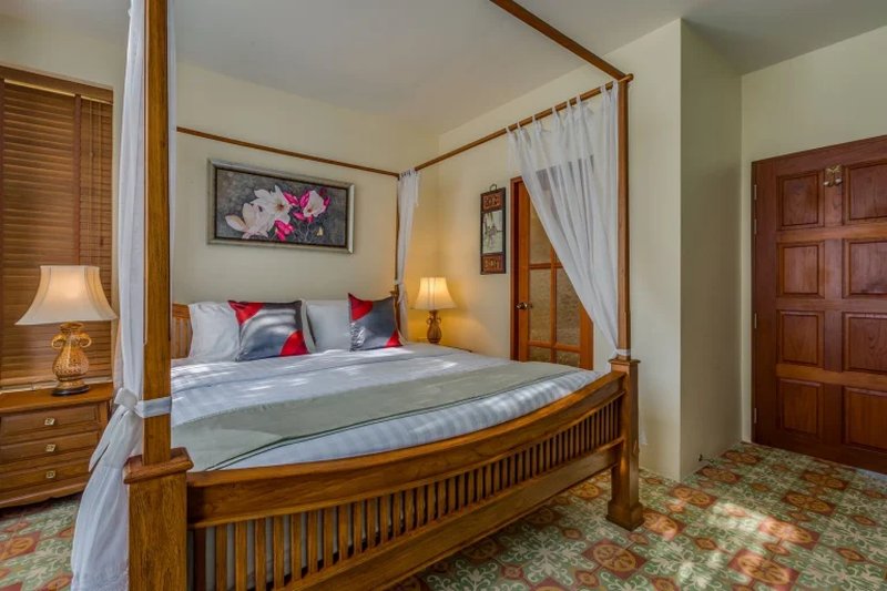 9 Bedroom Villa for rent in Rawai area, Phuket