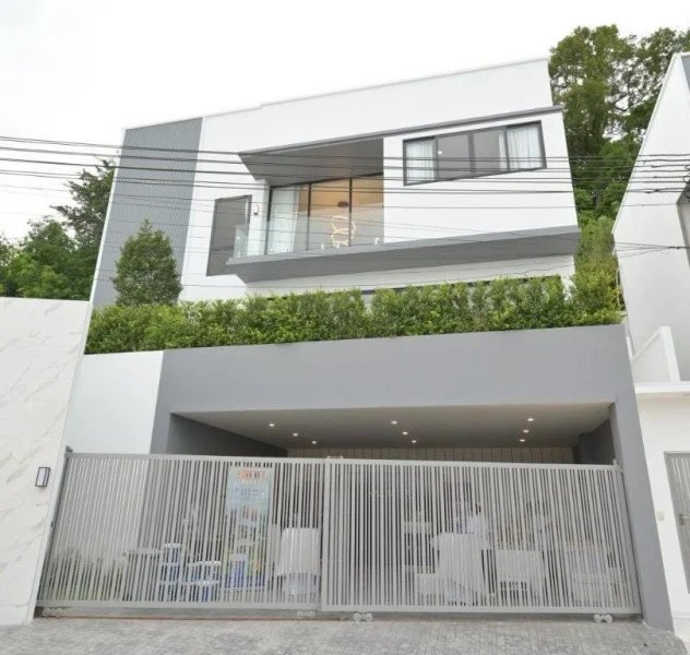Three-storey 4 bedroom house in Ratsada area, Phuket at Anocha Luxury Villas