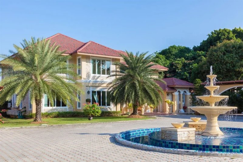 9 Bedroom Villa for rent in Rawai area, Phuket