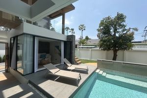Two-storey 3 bedroom villa with private pool in Bang Tao, Phuket at Dareeya Villas Complex