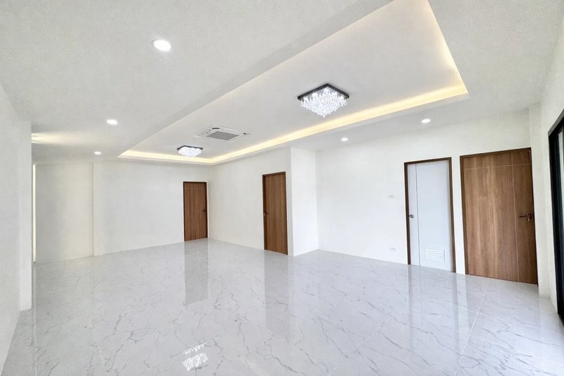 Corner house with a large green plot in Paklok area, Phuket