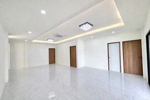 Corner house with a large green plot in Paklok area, Phuket