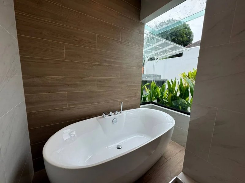 Двухэтажная вилла с 3 спальнями и частным бассейном на Раваи, Пхукет