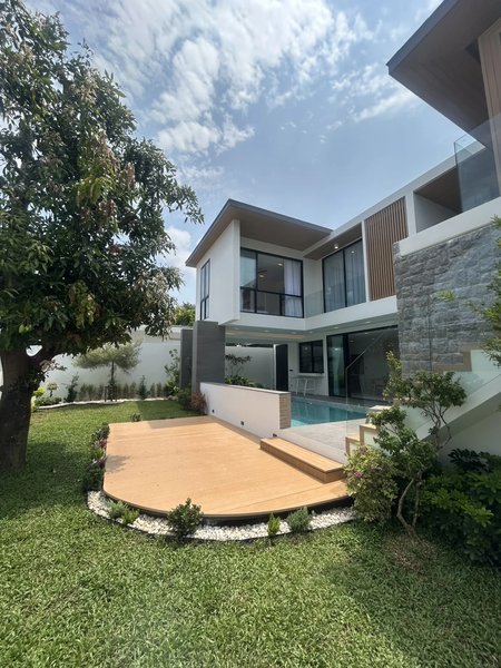 Two-storey 3 bedroom villa with private pool in Bang Tao, Phuket at Dareeya Villas Complex