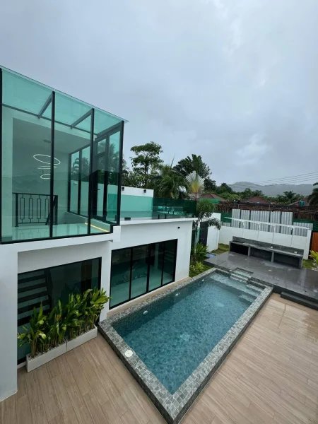 Двухэтажная вилла с 3 спальнями и частным бассейном на Раваи, Пхукет