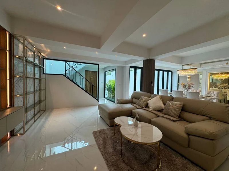 Двухэтажная вилла с 3 спальнями и частным бассейном на Раваи, Пхукет