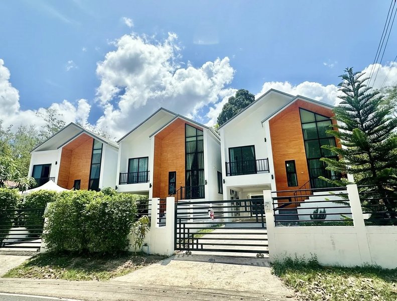 Ready-made 4 bedroom house with swimming pool in Talang area, Phuket at a bargain price