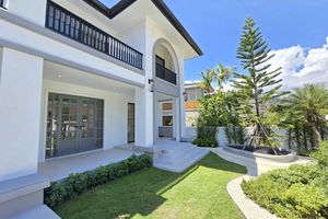 บ้านสองชั้นพร้อมสวนกว้างขวางบริเวณเกาะแก้วจังหวัดภูเก็ต