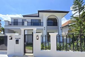 บ้านสองชั้นพร้อมสวนกว้างขวางบริเวณเกาะแก้วจังหวัดภูเก็ต