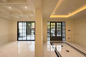 บ้านสองชั้นพร้อมสวนกว้างขวางบริเวณเกาะแก้วจังหวัดภูเก็ต