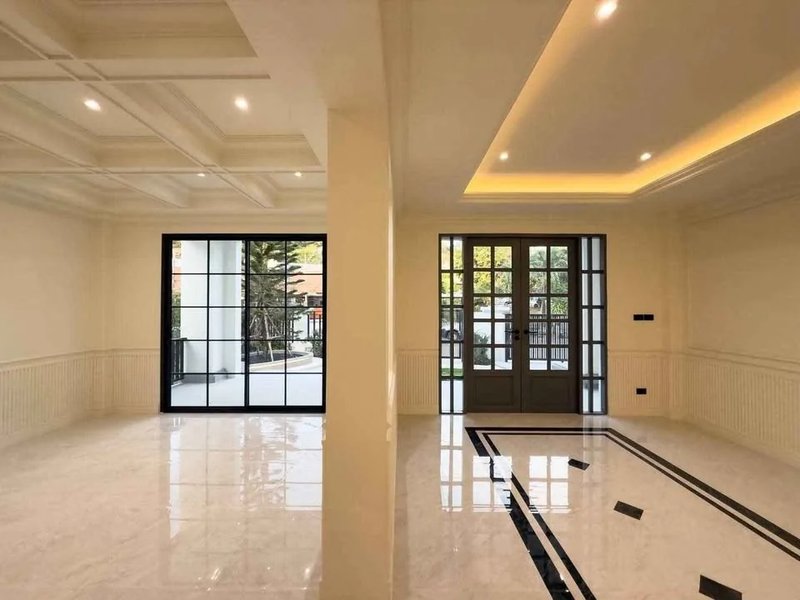 บ้านสองชั้นพร้อมสวนกว้างขวางบริเวณเกาะแก้วจังหวัดภูเก็ต