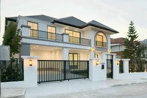 บ้านสองชั้นพร้อมสวนกว้างขวางบริเวณเกาะแก้วจังหวัดภูเก็ต