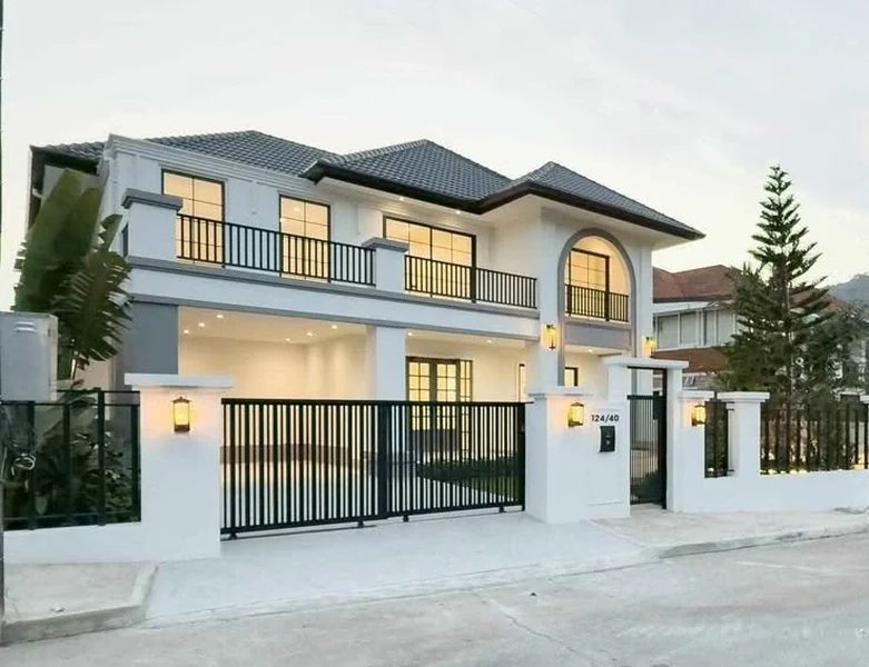 บ้านสองชั้นพร้อมสวนกว้างขวางบริเวณเกาะแก้วจังหวัดภูเก็ต