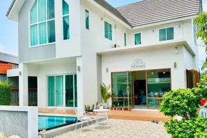 Two-storey villa with private pool and restaurant in Talang area, Phuket