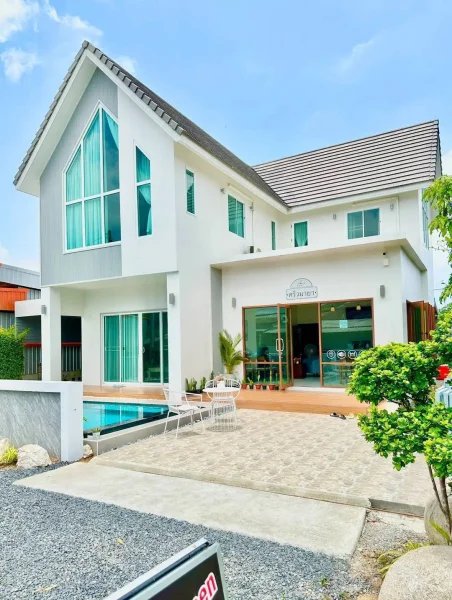 Two-storey villa with private pool and restaurant in Talang area, Phuket