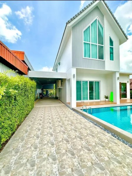 Two-storey villa with private pool and restaurant in Talang area, Phuket