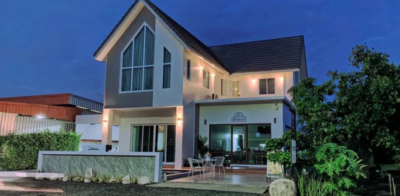 Two-storey villa with private pool and restaurant in Talang area, Phuket