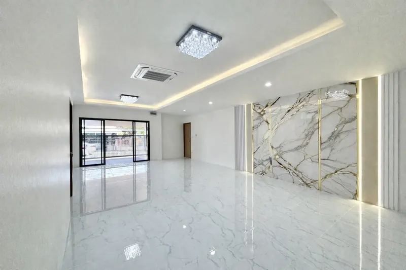 townhouse in Pa Khlok