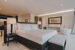 ห้องนอนของคอนโดมิเนียม ในราไวย์