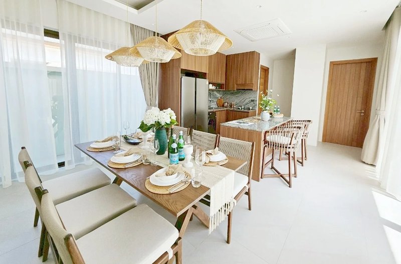 วิลล่า 2 ห้องนอนพร้อมสระว่ายน้ำส่วนตัวใกล้หาดในยางภูเก็ตที่ภูวิสต้า 3 ในยางคอมเพล็กซ์