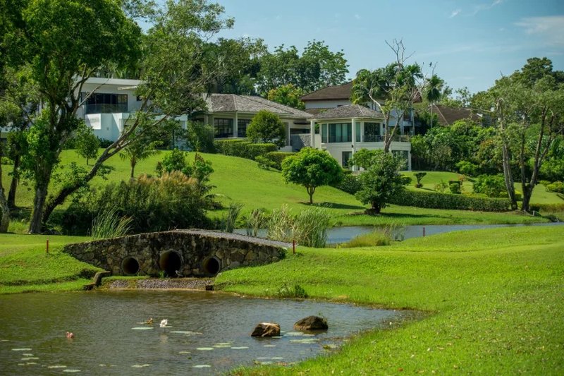 Luxury Duplex 2 Bedroom apartment in a gated community with Golf courses in Blue Canyon Heights