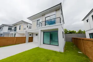 townhouse in Thep Krasasttri
