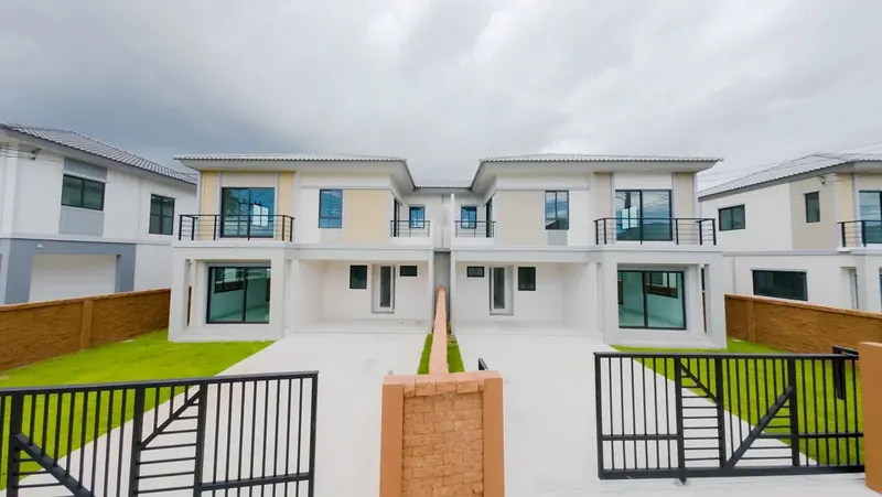 townhouse in Thep Krasasttri