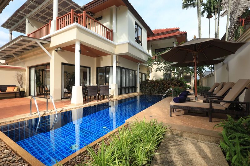 Two-storey villa with golf course view for rent in Bang Tao, Phuket