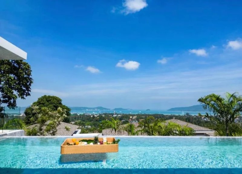 4 bedroom villa with pool for rent in Rawai, Phuket