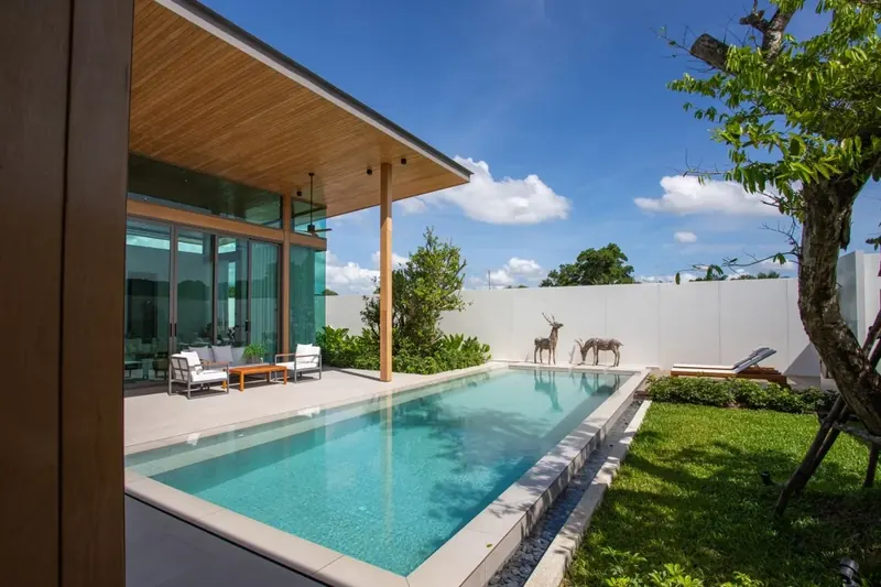 Pool area of condo in Thep Krasasttri