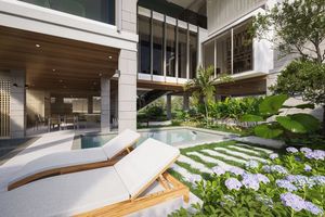 Трехэтажная вилла с 3 спальнями и бассейном в районе Лагуна, Пхукет в Marquis Estates