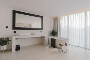 ห้องนอนของคอนโดมิเนียม ในราไวย์