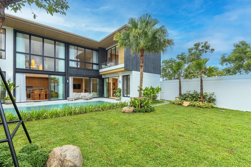 Two-storey villa with 6 bedrooms and private pool in Chalong area, Phuket in Mouana Grande Chalong Bay