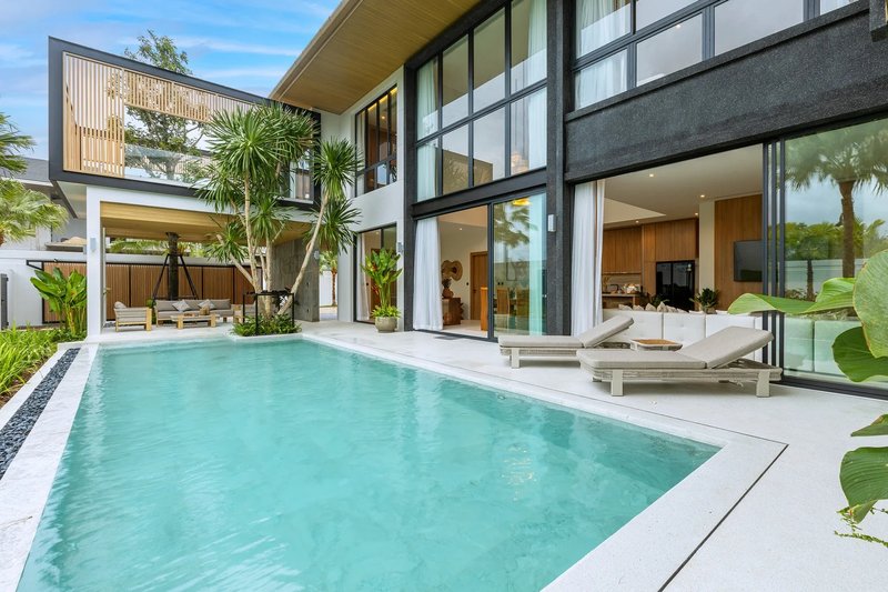 Two-storey villa with 6 bedrooms and private pool in Chalong area, Phuket in Mouana Grande Chalong Bay