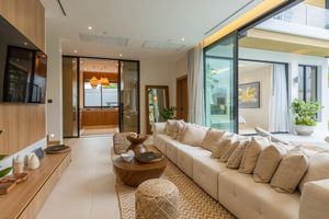 Two-storey villa with 6 bedrooms and private pool in Chalong area, Phuket in Mouana Grande Chalong Bay