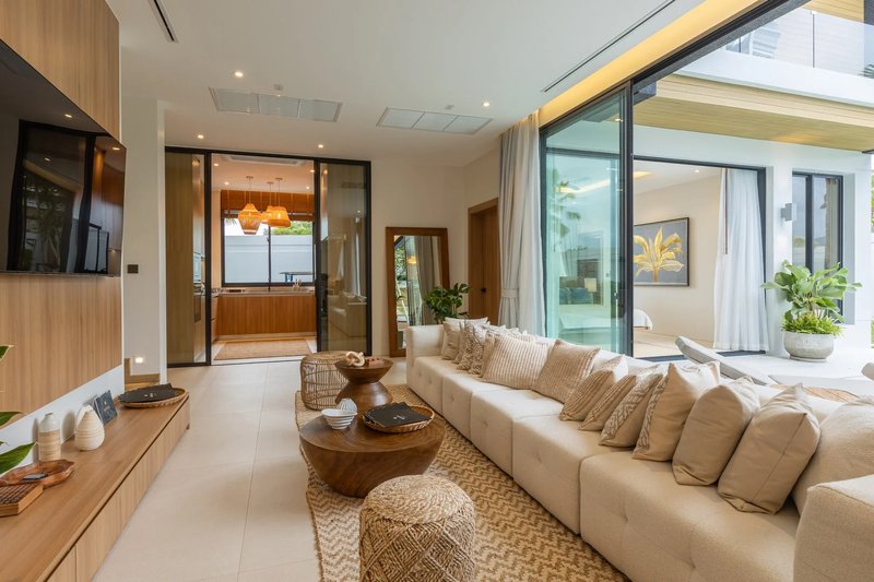 Two-storey villa with 6 bedrooms and private pool in Chalong area, Phuket in Mouana Grande Chalong Bay