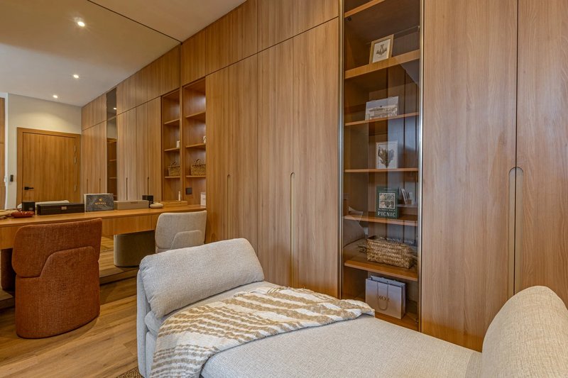 Two-storey villa with 6 bedrooms and private pool in Chalong area, Phuket in Mouana Grande Chalong Bay