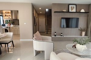 Townhouse with 4 bedrooms in Тхеп Красаттри 8