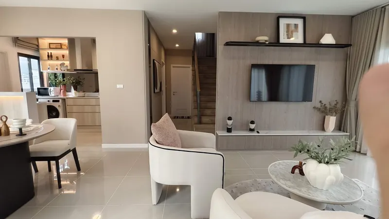 Living room of townhouse in Thep Krasasttri