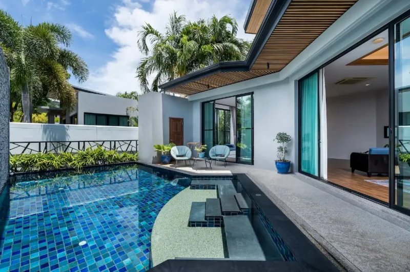 Villa with pool for rent in Baan Bua near Nai Harn Beach, Phuket