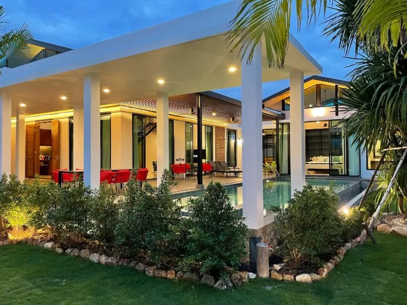 Luxury villa for rent near Nai Harn Beach, Phuket