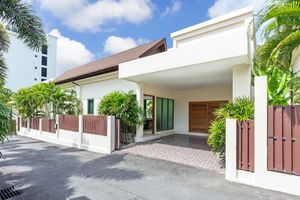 Finished two-storey villa with 4 bedrooms and a swimming pool in Rawai, Phuket in KA Villa complex