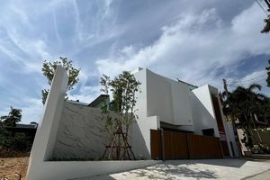 Two-storey villa with 3 bedrooms and private pool in Rawai, Phuket