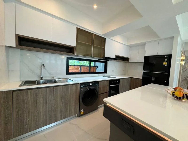 Двухэтажная вилла с 3 спальнями и частным бассейном на Раваи, Пхукет