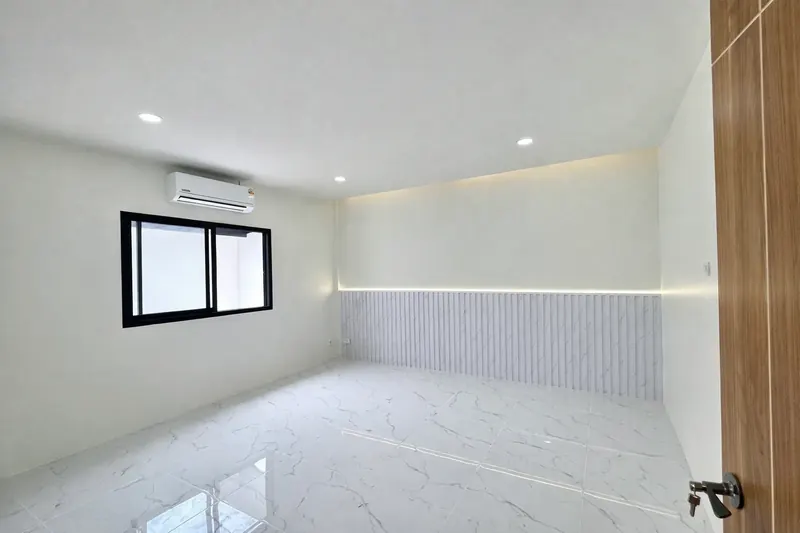 townhouse in Pa Khlok