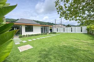 Corner house with a large green plot in Paklok area, Phuket